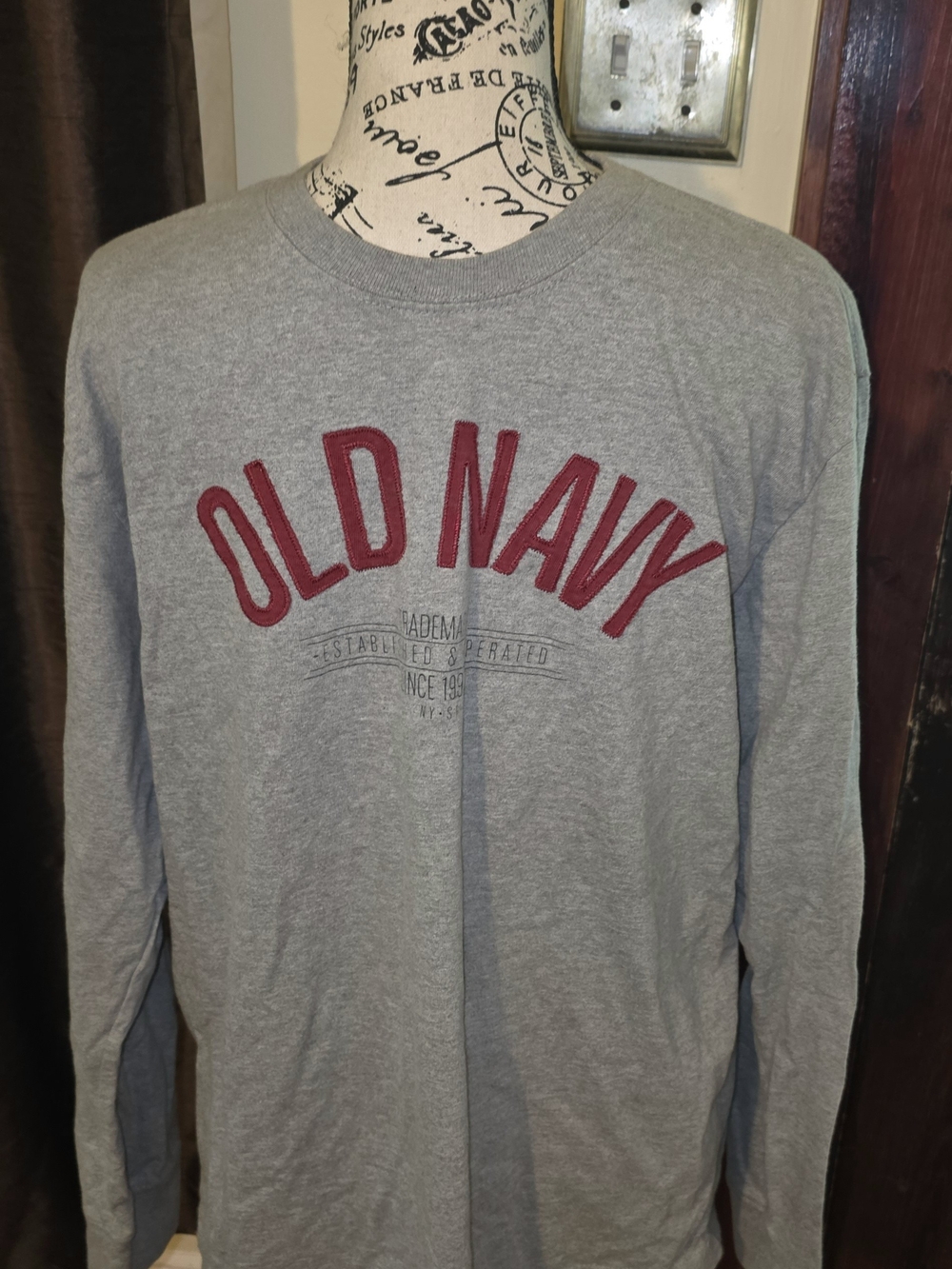 Old Navy Men's Long-Sleeve Grey Tee with Red Logo Large